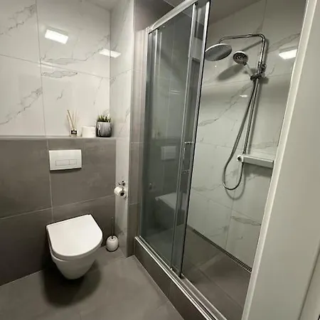 شقة Ahoj Park, Terrace Studio, Private Parking *