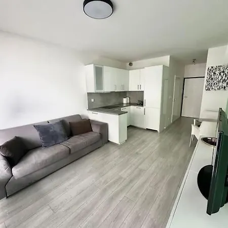 شقة Ahoj Park, Terrace Studio, Private Parking *