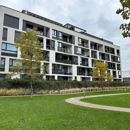 Ahoj Park, Terrace Studio, Private Parking شقة براتسيلافا
